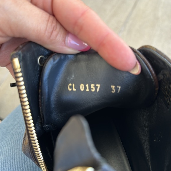 Louis Vuitton brown monogram canvas and Black leather high top sneakers - Picture 4 of 4